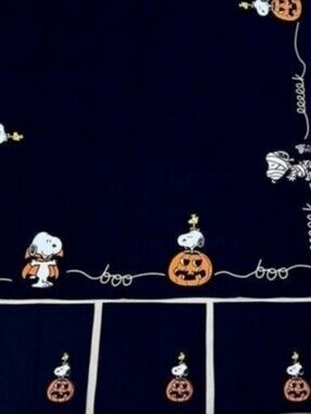 NWT Halloween Snoopy Peanuts Dining Set Tablecloth With 4 Linen Napkins